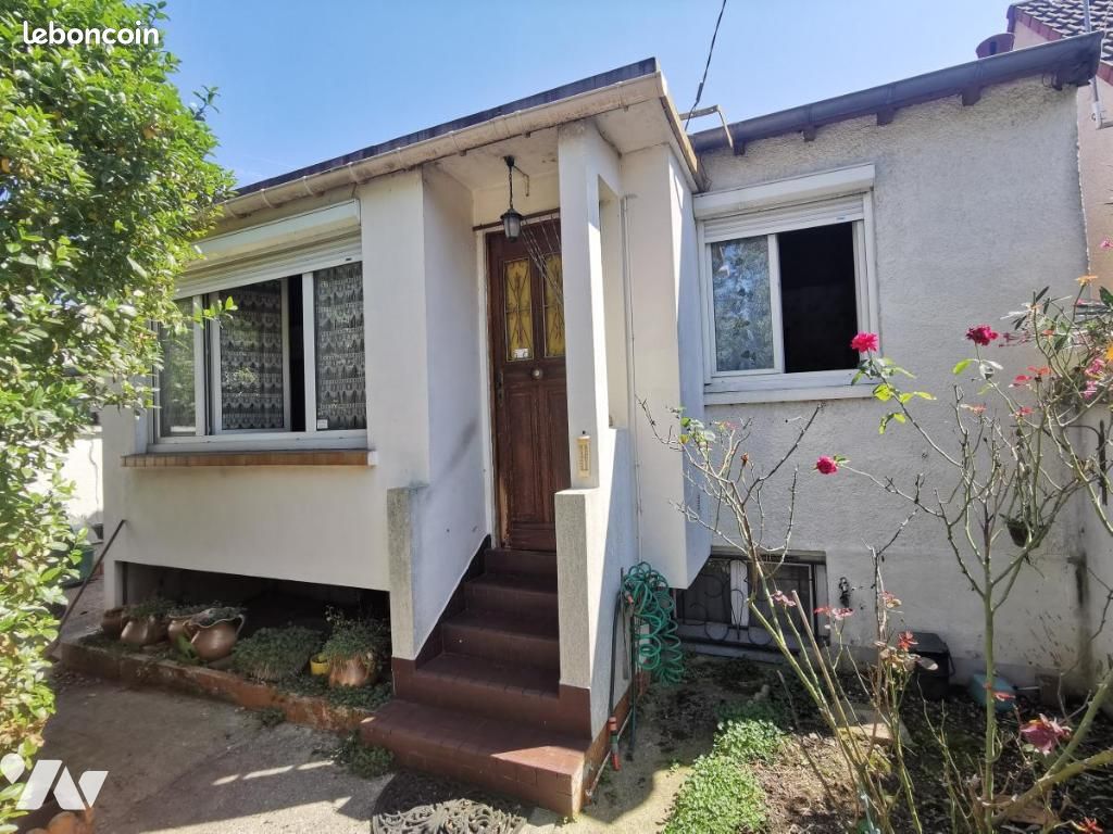 2 bedrooms Villa in Villeneuve-le-Roi, France No. 334099