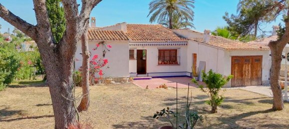 4 bedrooms Villa in Alicante, Spain No. 184758 3