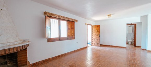 4 bedrooms Villa in Alicante, Spain No. 184758 6