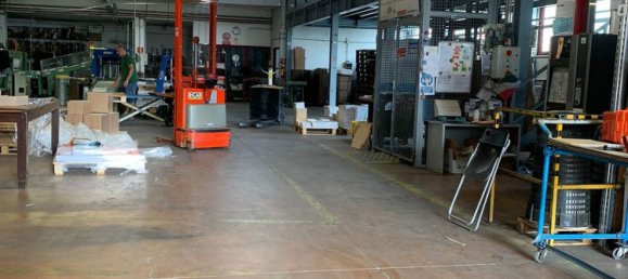 Lagerhaus in Varese, Italy 1700m², Nr. 119462 9