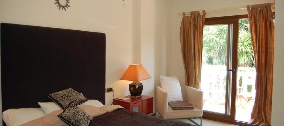 5 bedrooms Villa in Marbella, Spain No. 80345 4