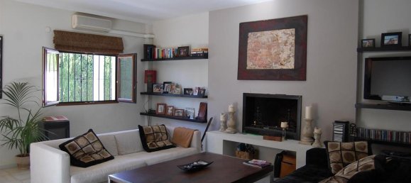 5 bedrooms Villa in Marbella, Spain No. 80345 2