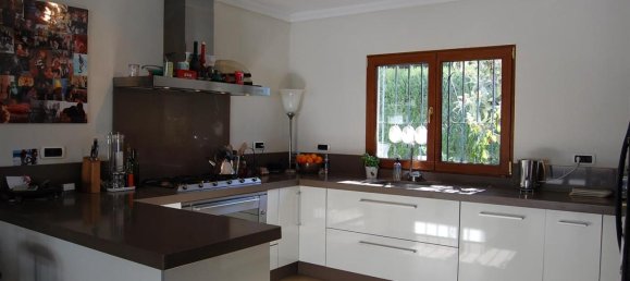 5 bedrooms Villa in Marbella, Spain No. 80345 3