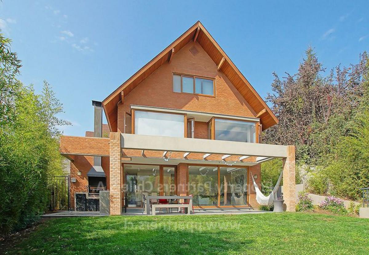 4 bedrooms House in Santiago, Chile No. 2212