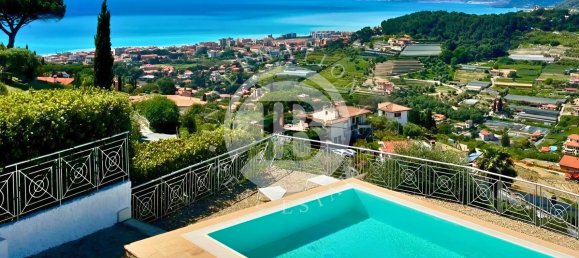 Villa de 4 dormitorios en Bordighera, Italy No. 167122 2