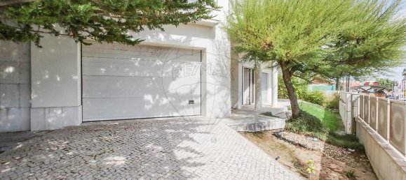 4 غرف نوم فيلا في Almada, Portugal رقم 23646 15