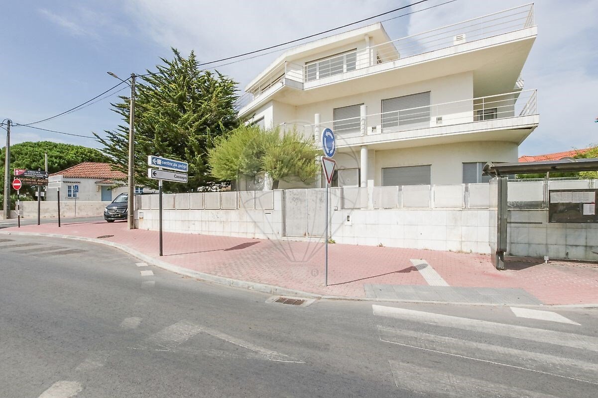 4 غرف نوم فيلا في Almada, Portugal رقم 23646