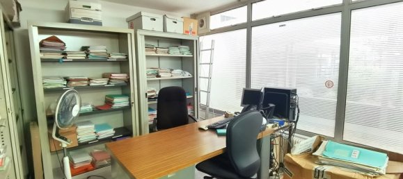 98m² Commercial property in Paris, France No. 171754 2