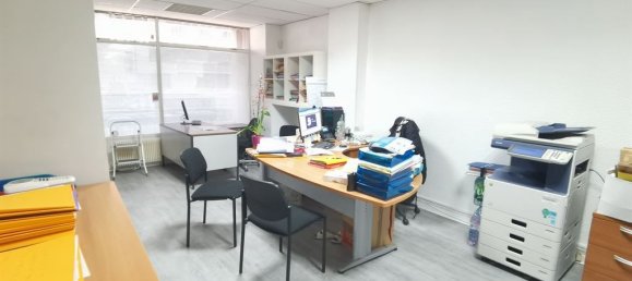 98m² Commercial property in Paris, France No. 171754 4