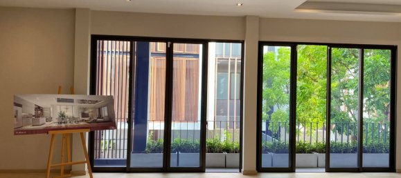 4 bedrooms Cafe / restaurant in Bangkok, Thailand No. 6688 4