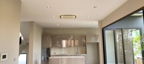 4 bedrooms Cafe / restaurant in Bangkok, Thailand No. 6688 5