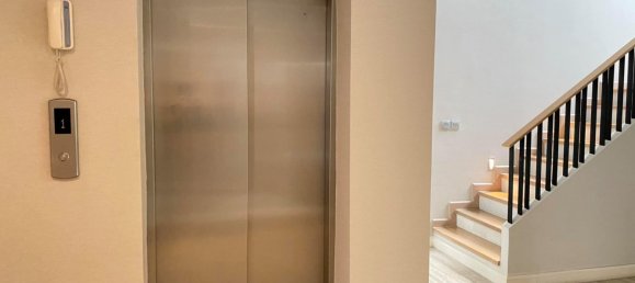 4 bedrooms Cafe / restaurant in Bangkok, Thailand No. 6688 10