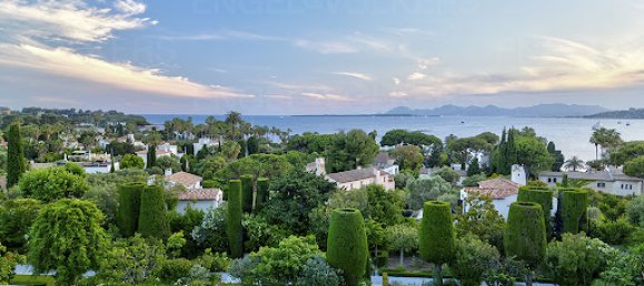 10 bedrooms Villa in Antibes, France No. 138618 10