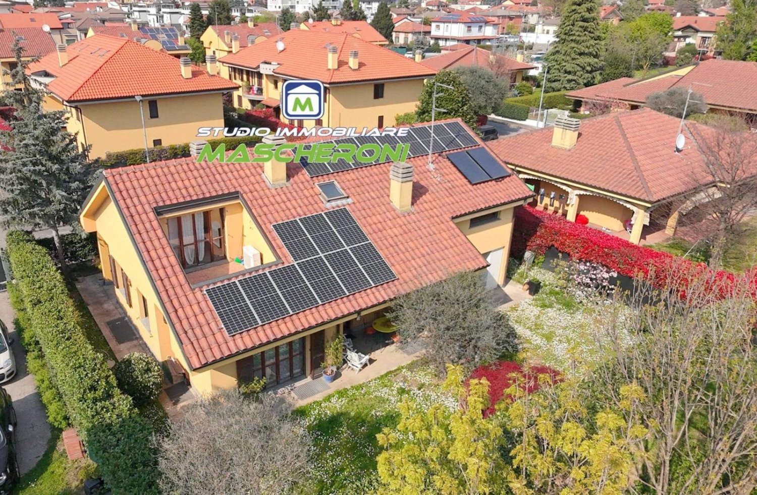 4 bedrooms Villa in Paderno Dugnano, Italy No. 342821