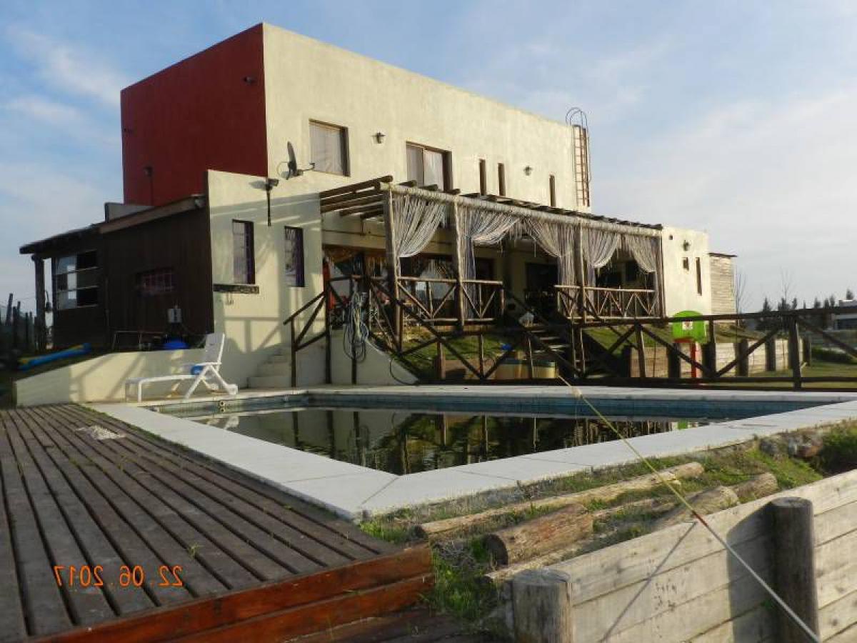 4 bedrooms House in Escobar, Argentina No. 73237