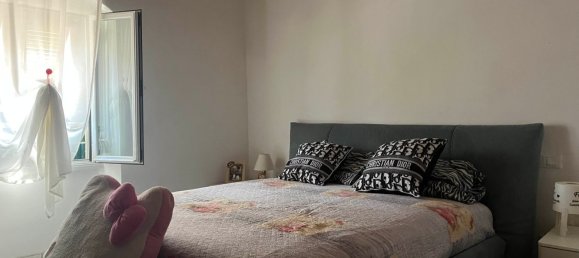 6 rooms Apartment in Carrara, Italy No. 277862 8