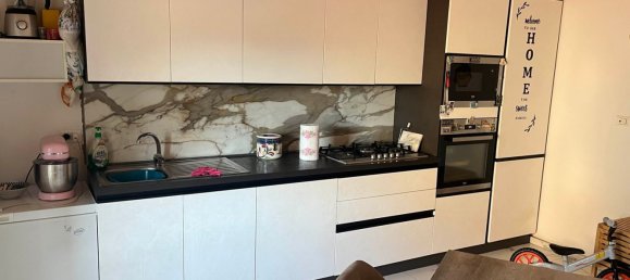 6 rooms Apartment in Carrara, Italy No. 277862 3