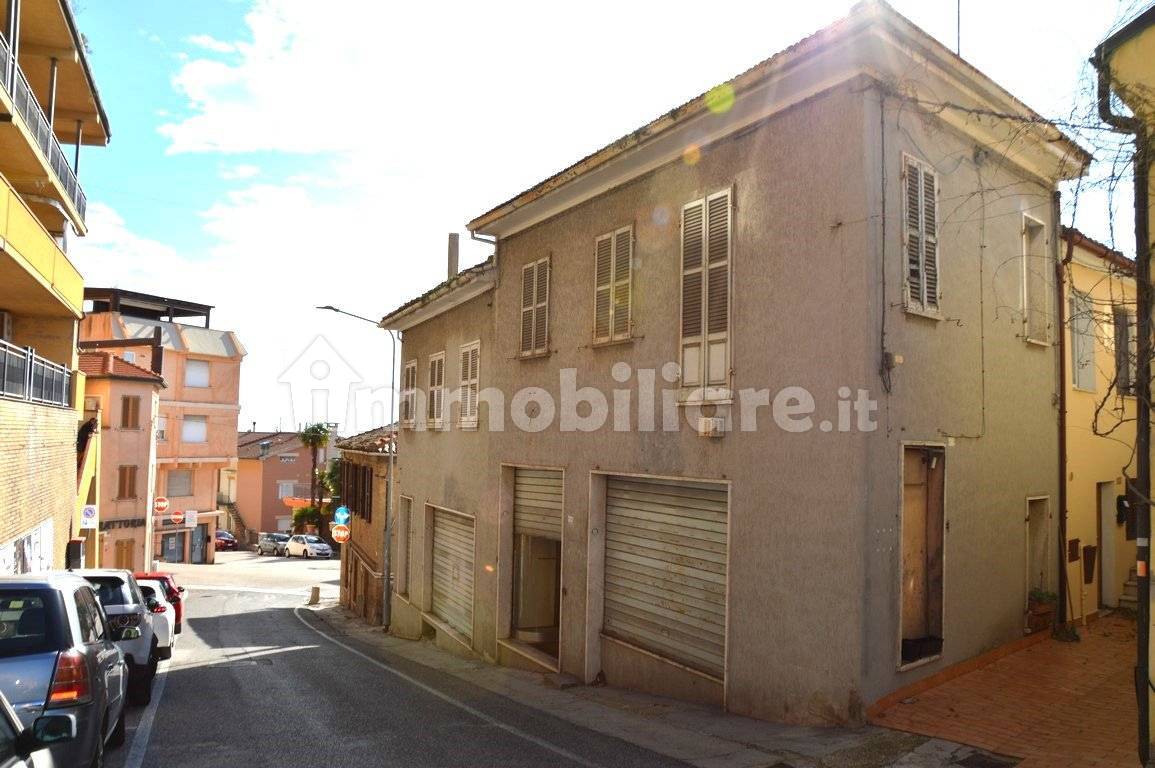 Casa de 4 habitaciónes en Castelfidardo, Italy No. 69540