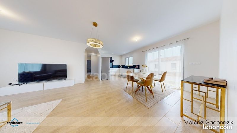 3 bedrooms House in Charente-Maritime, France No. 335485