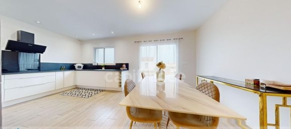 3 bedrooms House in Charente-Maritime, France No. 335485 9