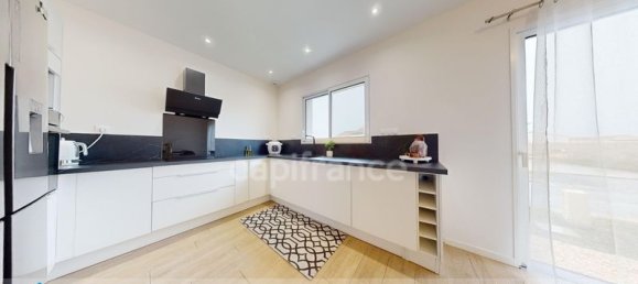 3 bedrooms House in Charente-Maritime, France No. 335485 7