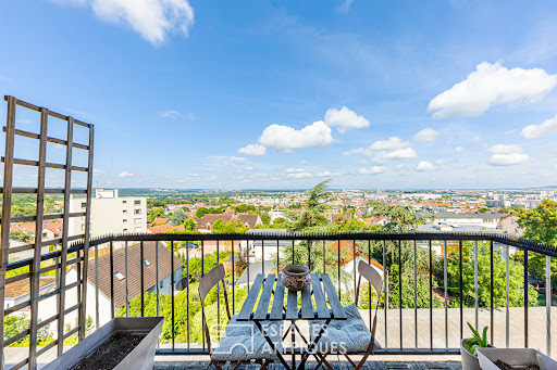 Apartamento de 2 dormitorios en Rueil-Malmaison, France No. 330481