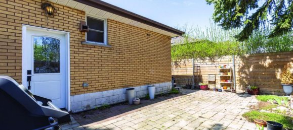 4 bedrooms House in Burlington, Canada No. 495 10