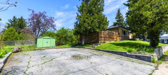 4 bedrooms House in Burlington, Canada No. 495 2