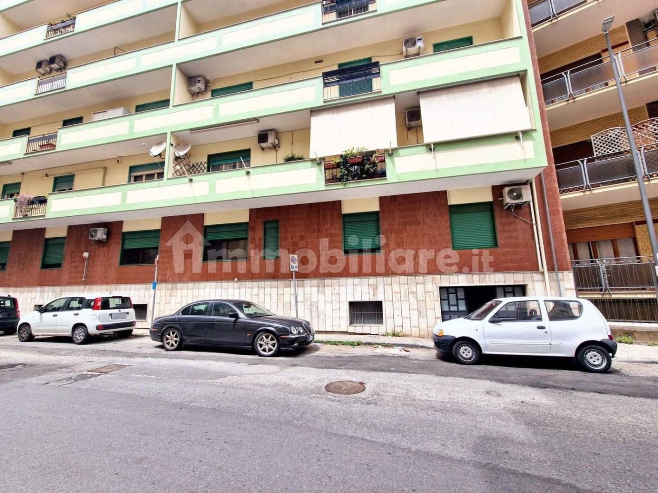 Entrepôt à Reggio Calabria, Italy 140m² No. 339914