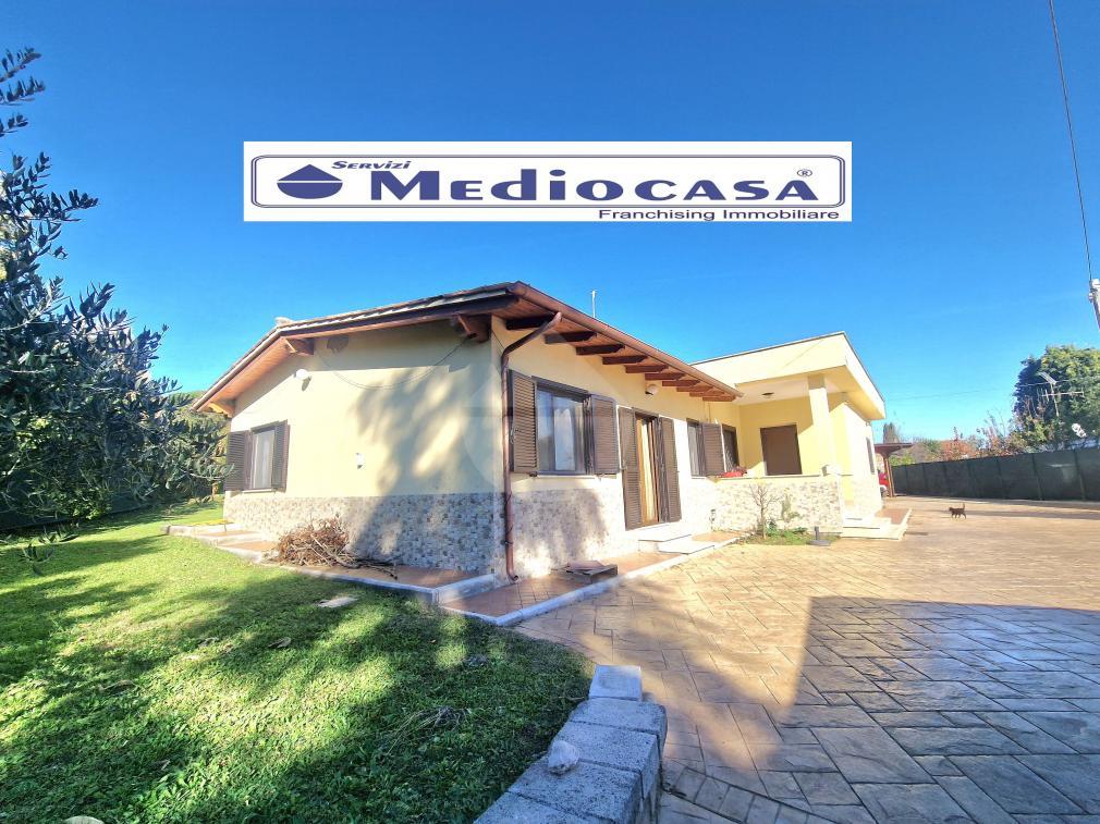 Villa de 6 habitaciónes en Velletri, Italy No. 83811