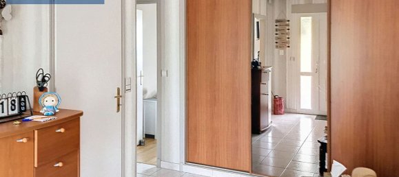 3 bedrooms House in Estissac, France No. 154982 4