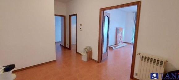 3 rooms Apartment in Carrara, Italy No. 27339 13