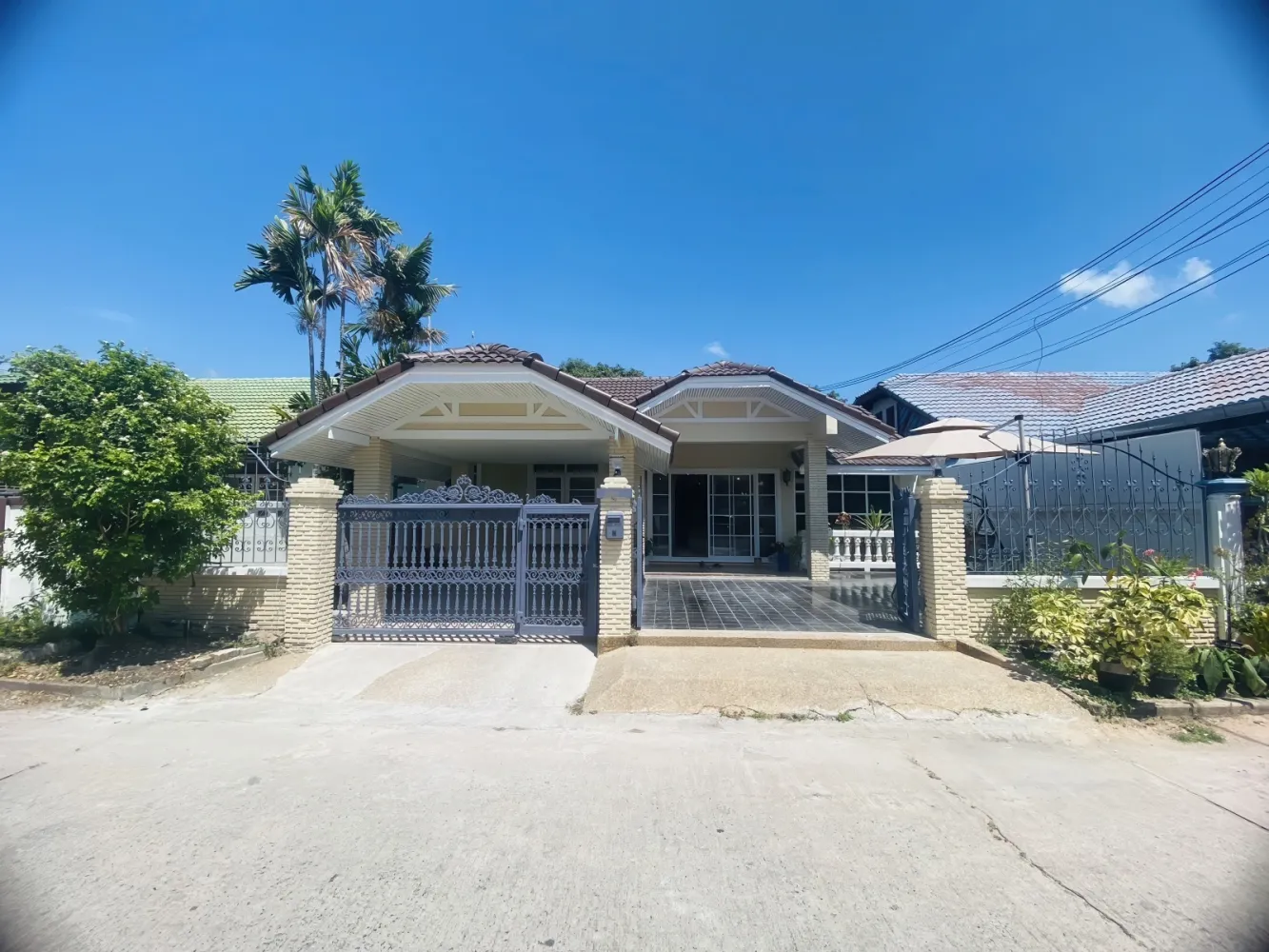 Дом с 4 спальнями в Паттайя, Таиланд № 71727