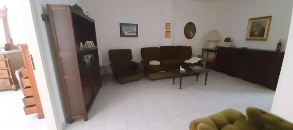 3 rooms Apartment in Taranto, Italy No. 17121 17