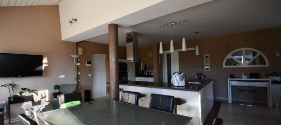 4 bedrooms House in Saint-Fiacre-sur-Maine, France No. 102946 8