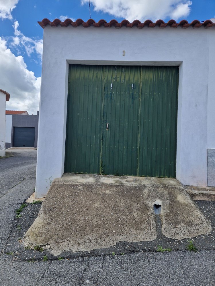 33m² Garage in Moura, Portugal No. 337842