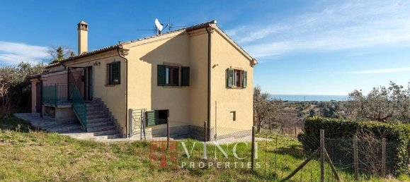 7غرفة منزل في Cupra Marittima, Italy رقم 157435 2