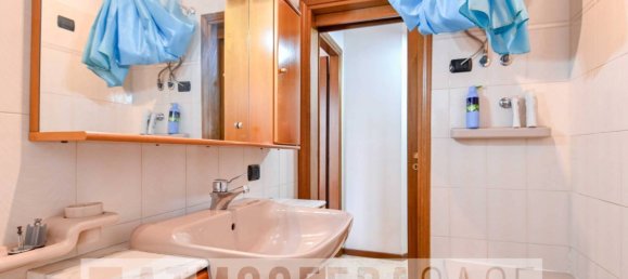 Apartamento de 2 dormitorios en Bergamo, Italy No. 171757 22