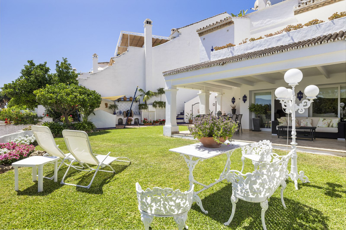 4 bedrooms Townhouse in Marbella, Spain No. 120868