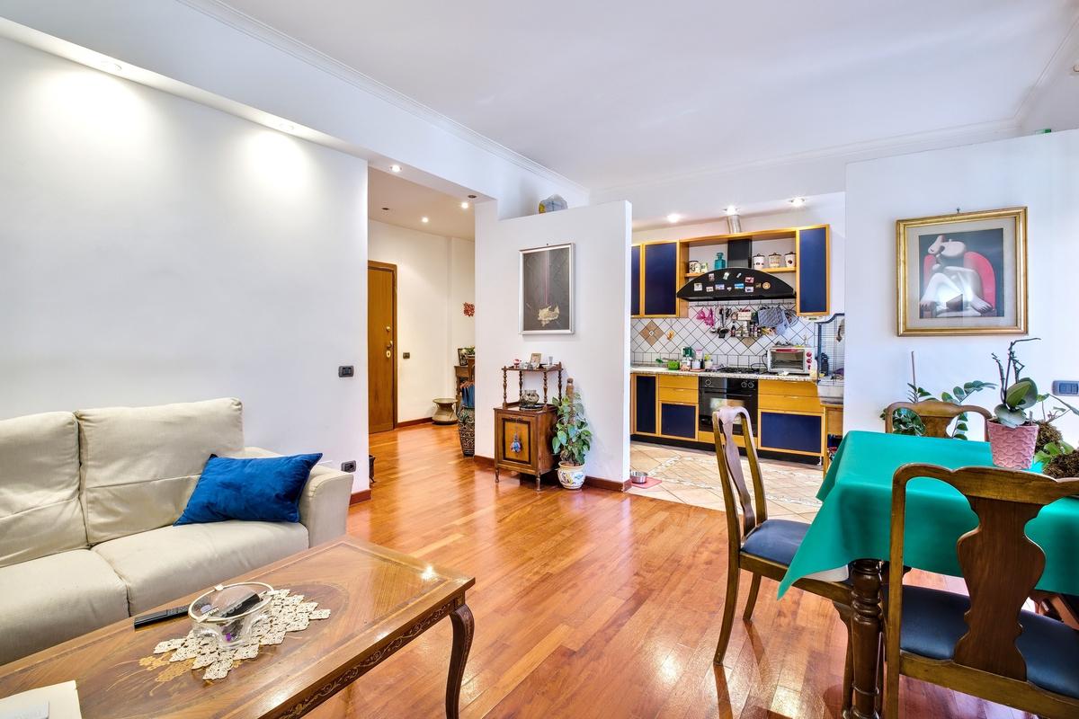 2 rooms Apartment in Rome, Italy No. 287403