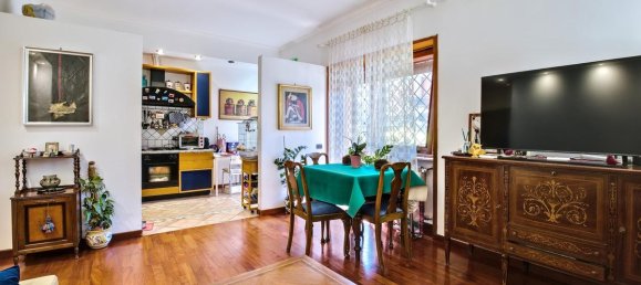 2 rooms Apartment in Rome, Italy No. 287403 3