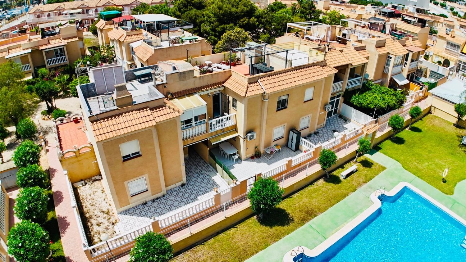 Dúplex de 2 dormitorios en Torrevieja, Spain No. 158503