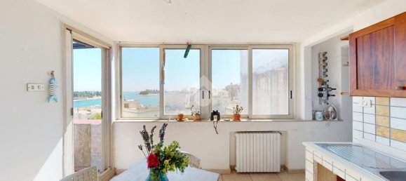 3-salle Appartement à Brindisi, Italy No. 299450 9