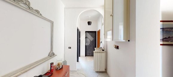 3-salle Appartement à Brindisi, Italy No. 299450 5