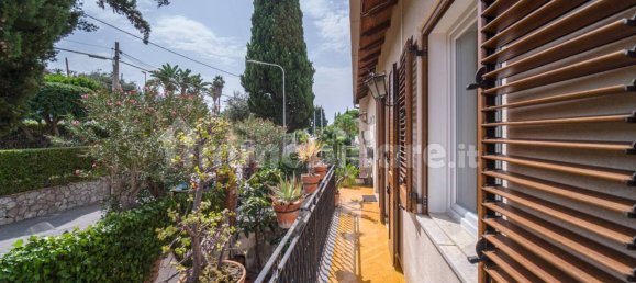 Квартира с 2 спальнями в Таормина, Италия № 321030 40