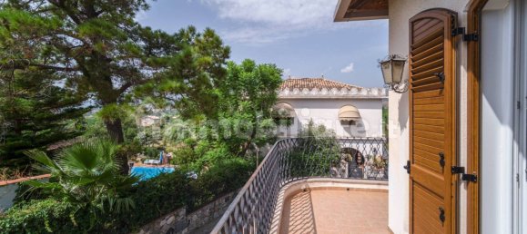 Квартира с 2 спальнями в Таормина, Италия № 321030 32