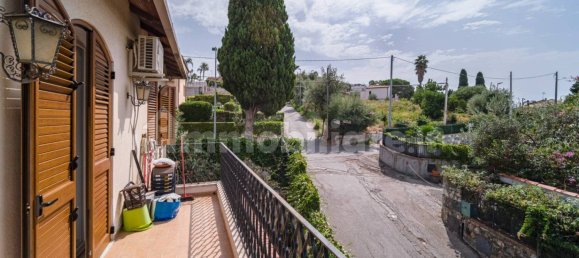 Квартира с 2 спальнями в Таормина, Италия № 321030 33