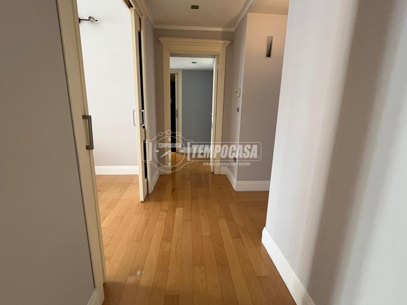 4 rooms Apartment in Naples, Italy No. 293716