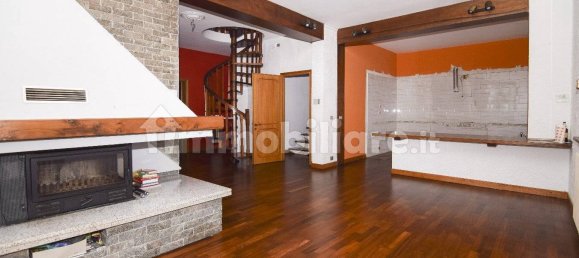 5 bedrooms Villa in Quattro Castella, Italy No. 273938 3