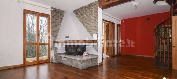 5 bedrooms Villa in Quattro Castella, Italy No. 273938 2